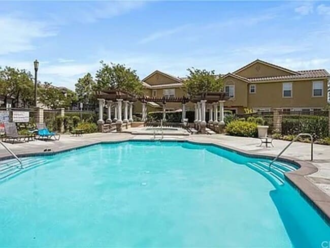 Building Photo - Wonderful 2 Story 3 bedroom Condo walking distance to Victoria Gardens Mall.