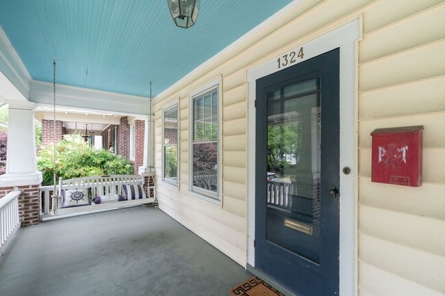 Building Photo - West Ghent