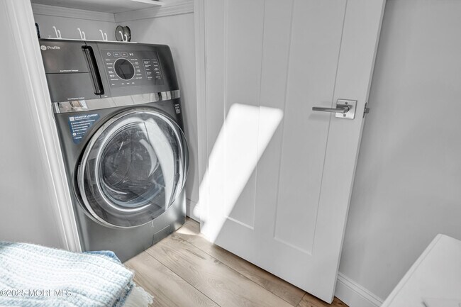 Building Photo - 101 W Cove Way