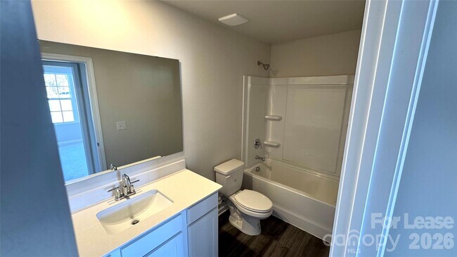 Building Photo - 3307 Crawford Ave