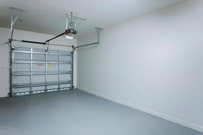 Building Photo - 833 Millbrae Ct