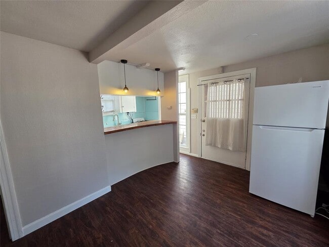 Building Photo - 711 W 35th St