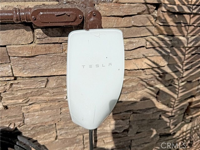 Building Photo - 621 E Pine St