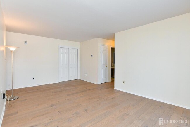 Building Photo - 290 Alpine Way