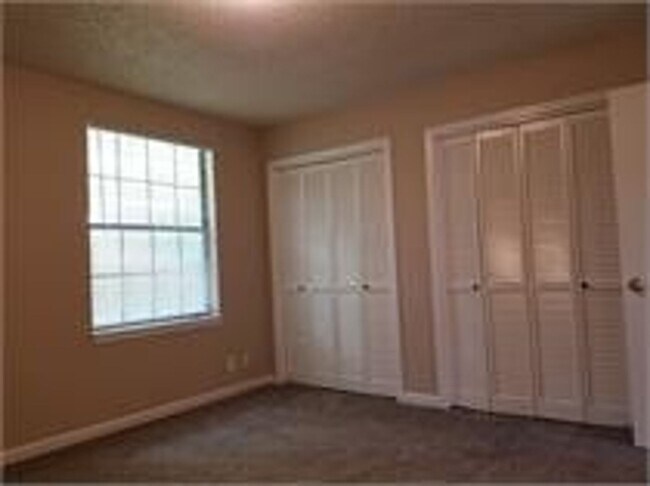 Building Photo - 280 Donna Dr