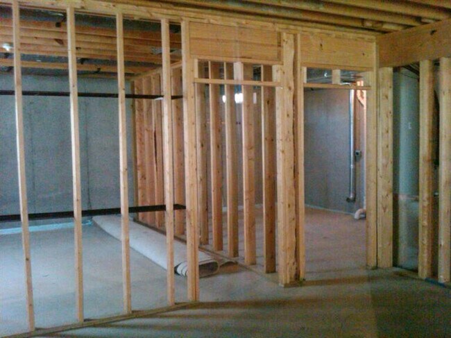 Building Photo - 2060 Rose Bay Rd