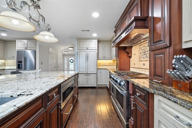 Building Photo - 17700 N Rim Dr