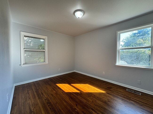 Building Photo - 3 Bedroom 1 Bath Home