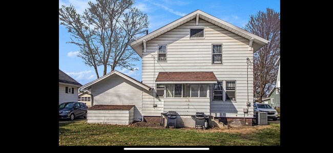 Building Photo - 1011 Maple Row