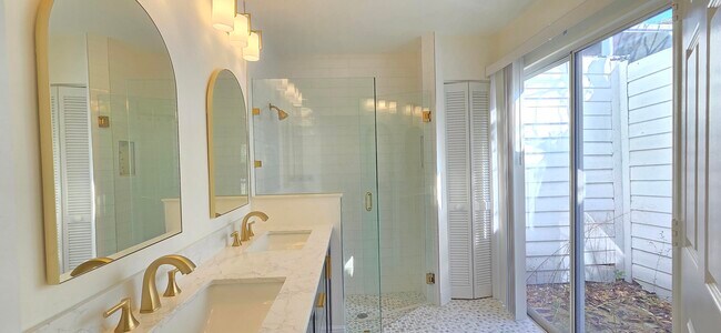 Building Photo - 13150 Green Finch Terrace