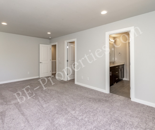 Building Photo - Lovely 4 bedroom 2.5 bathroom Tehaleh Home