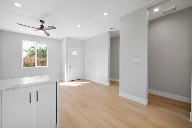 Building Photo - 1318 Malachite Ave