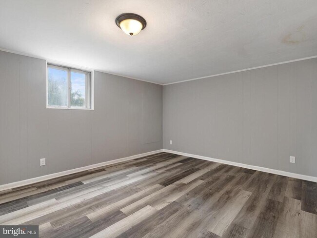 Building Photo - 4001 Starbrook Rd