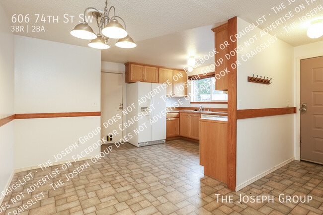 Building Photo - 606 74th St SW