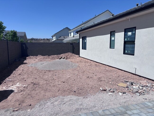 Building Photo - Beautiful custom single story in Moorland Park with pool