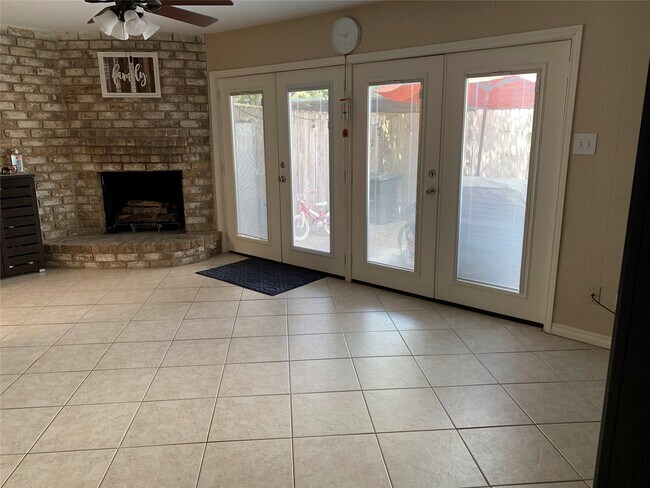 Building Photo - 13078 Trail Hollow Dr
