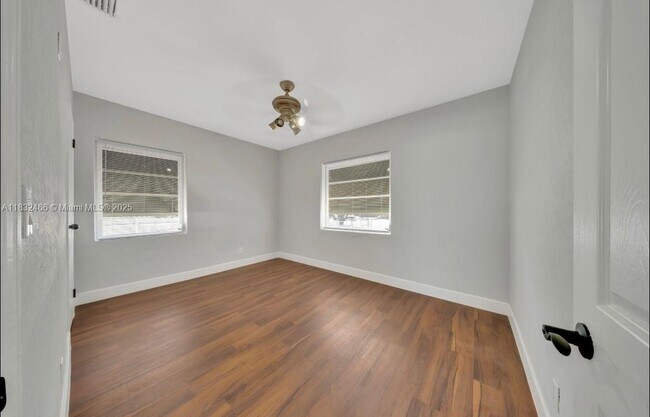 Building Photo - 217 E 48th St