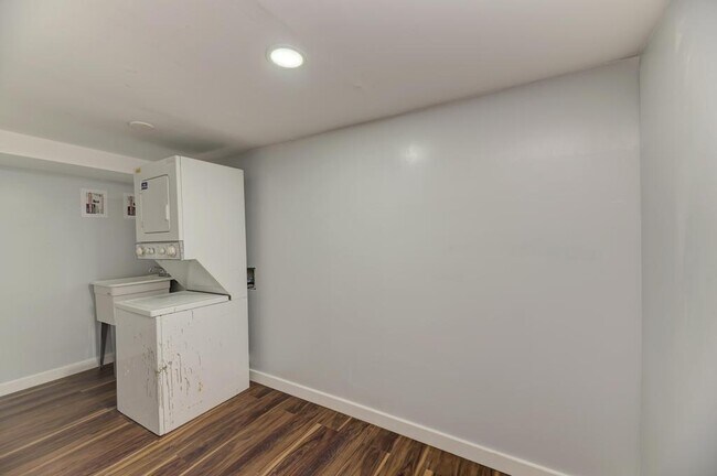 Building Photo - 1400 N 22nd Ave