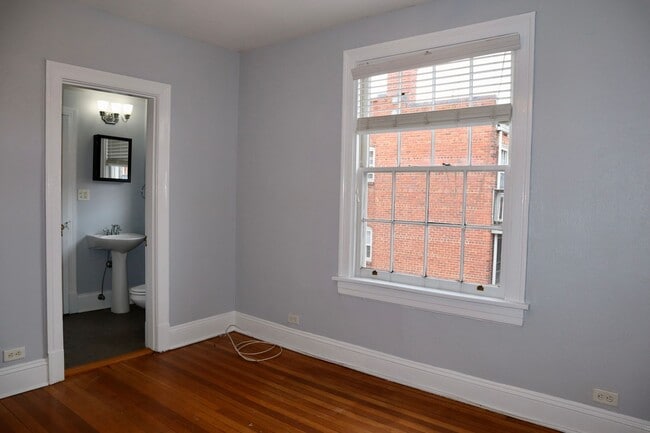Building Photo - THIS IS THE ONE 2 Bedroom 2 Bath Condo in ...