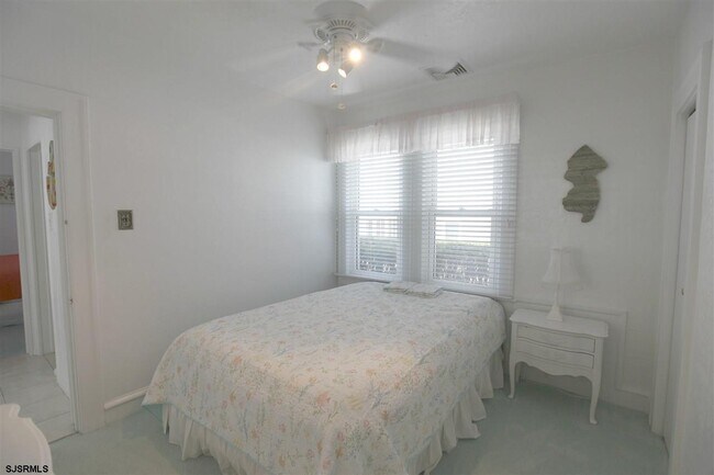 Building Photo - 104 N 35th Ave