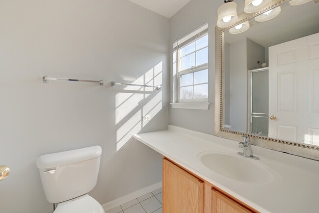 Building Photo - 974 N Village Dr