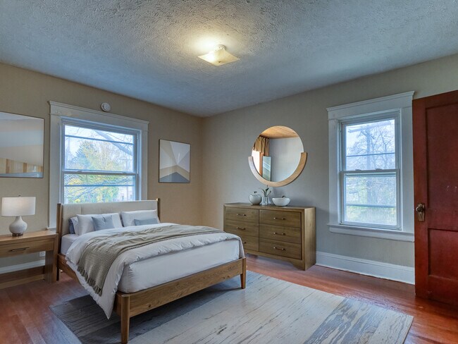 Building Photo - 10112 Columbia Ave