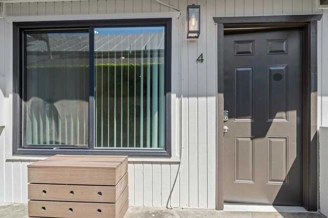 Building Photo - 1240 W 29th St