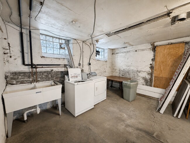 Building Photo - 315 W McMillan St