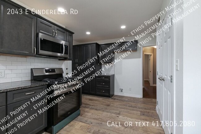 Building Photo - 2043 E Cinderella St