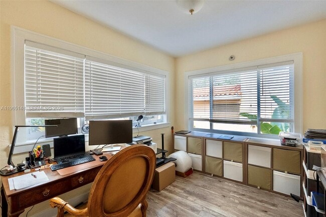 Building Photo - 906 Genoa St