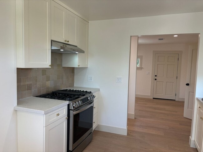 Building Photo - Newly renovated 2 bedroom 2 bathroom in a great location