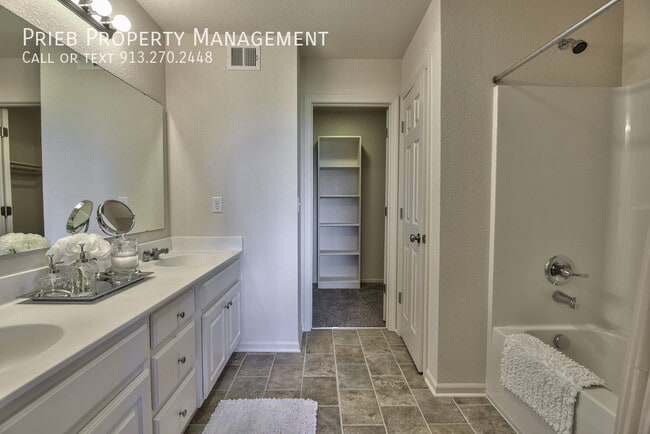 Building Photo - 21991 W 125th Terrace