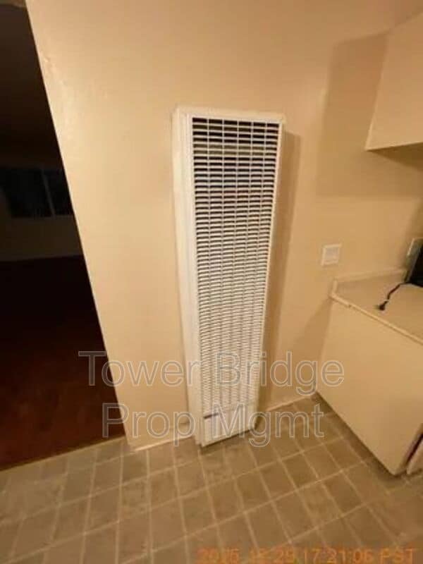 Building Photo - 4549 Ashcroft Ave