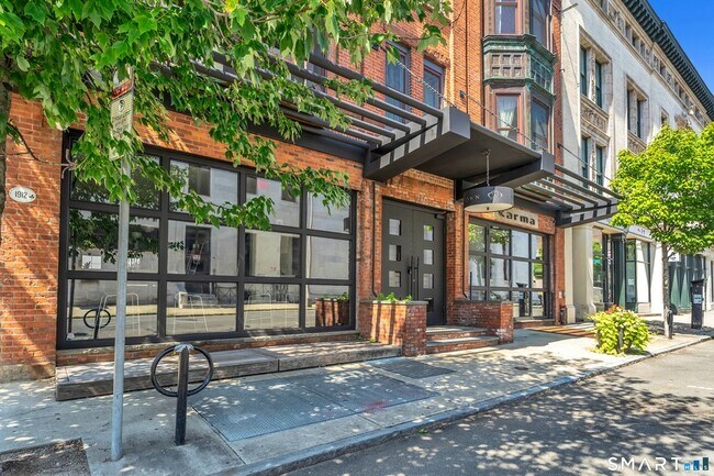 Building Photo - 116 Crown St