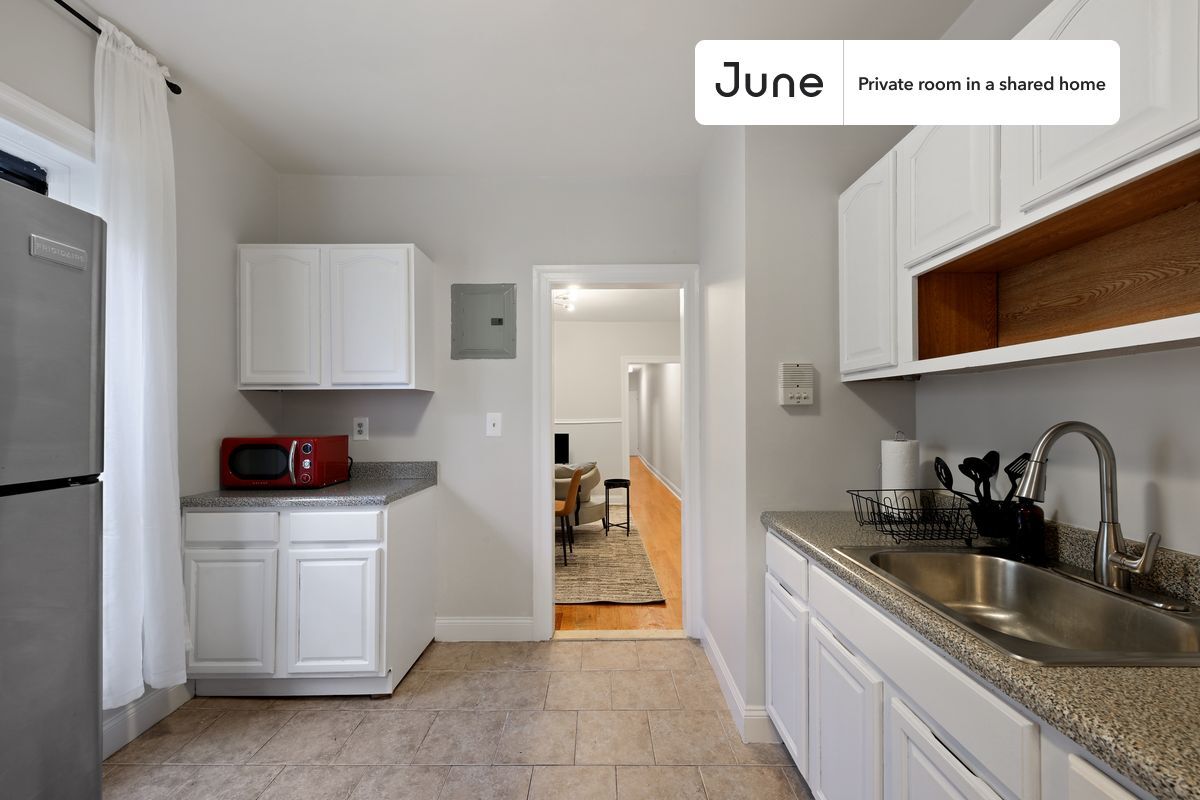 Building Photo - Room in Shared 4 bed/1 bath home