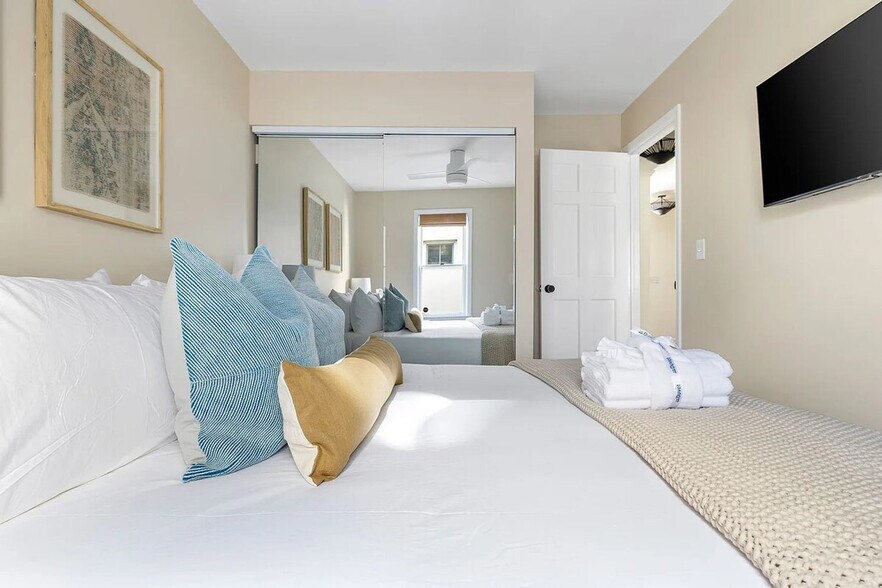 Building Photo - 4 Gateway Walk