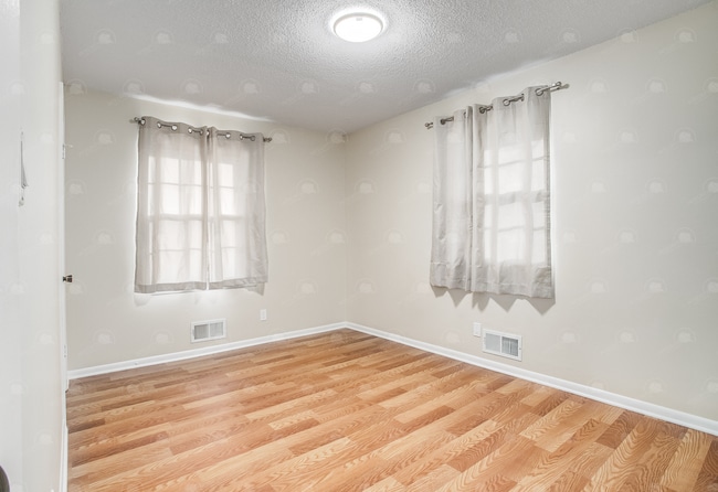 Building Photo - Move in mid-April