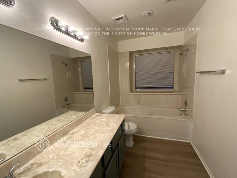 Building Photo - 7731 W Shaw Butte Dr