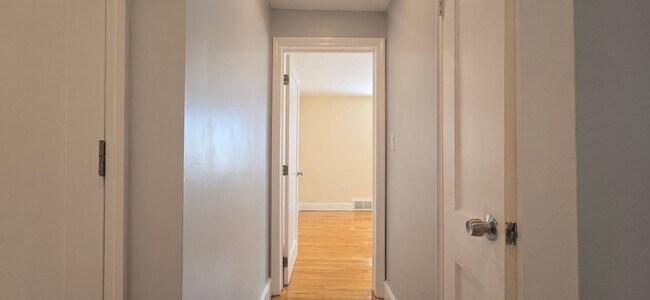 Building Photo - 84 Gladeside Ave