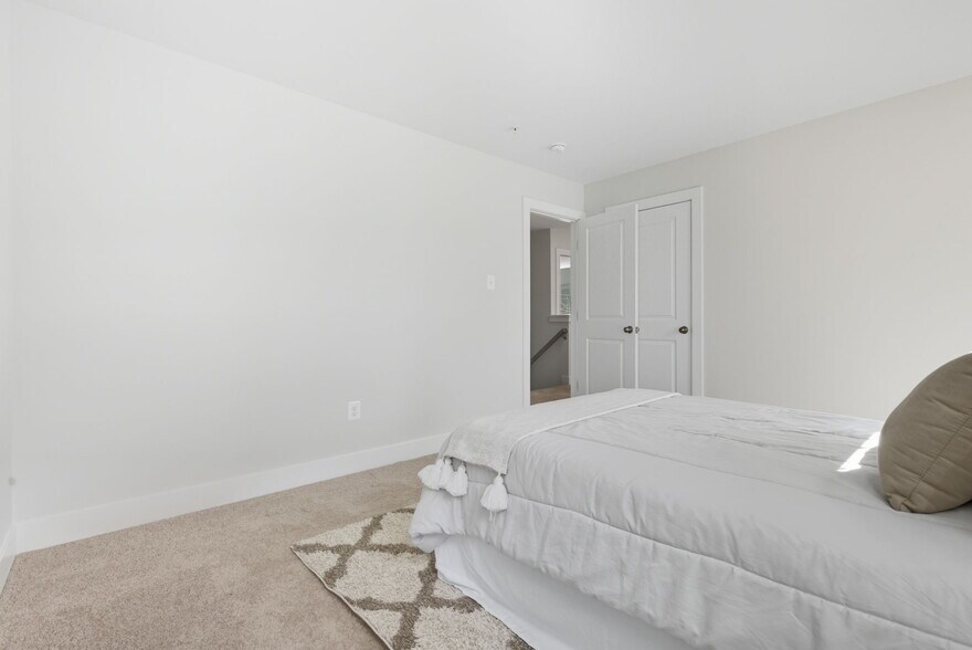 Building Photo - 328 Ridge Rd