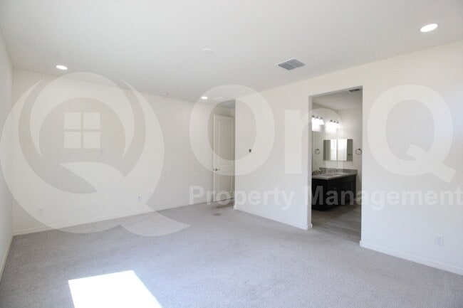 Building Photo - 9114 S 167th Dr