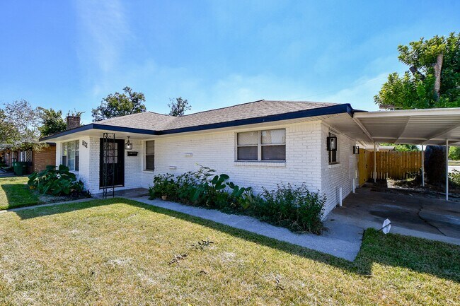 Building Photo - 5429 De Lange Ln