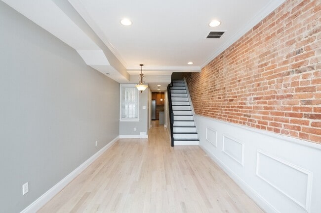 Building Photo - 520 S Bethel St