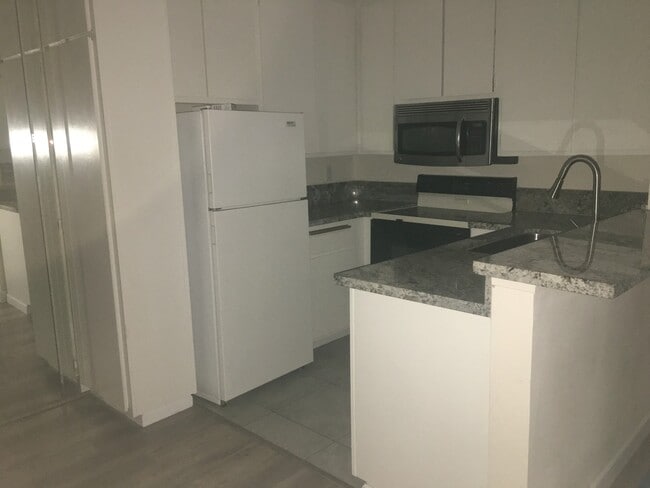Building Photo - ***$1000 Move-in special***Upgraded One Be...