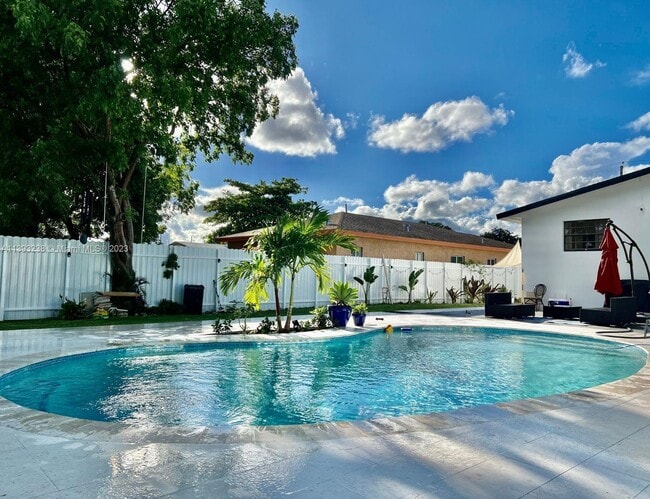 Building Photo - 2120 NW 66th St