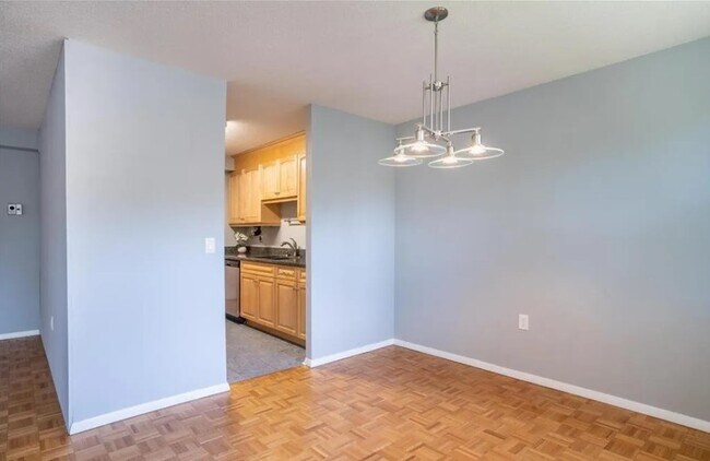 Building Photo - 887 Farmington Ave