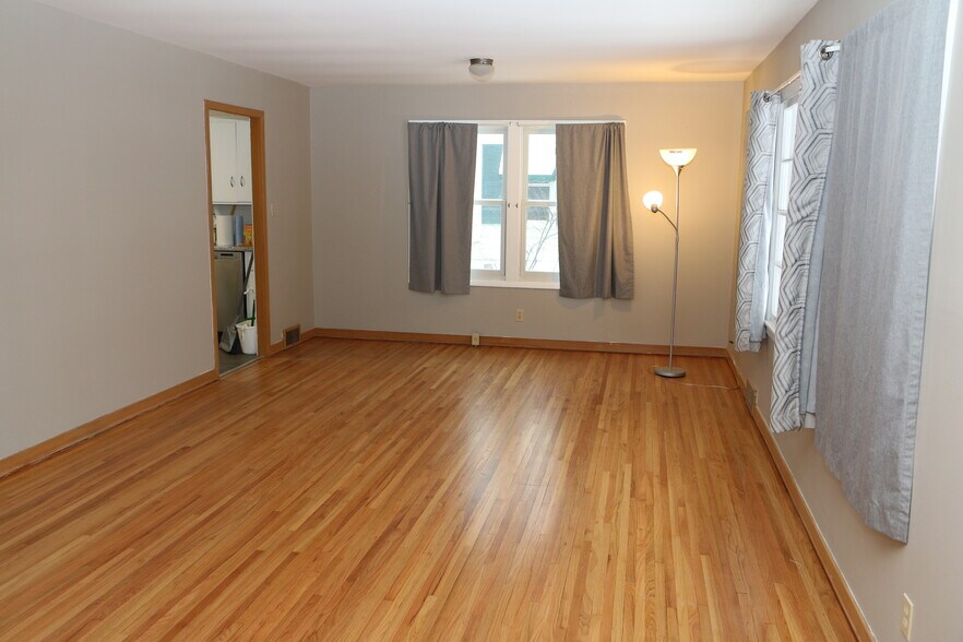 Building Photo - 1905 S Western Ave