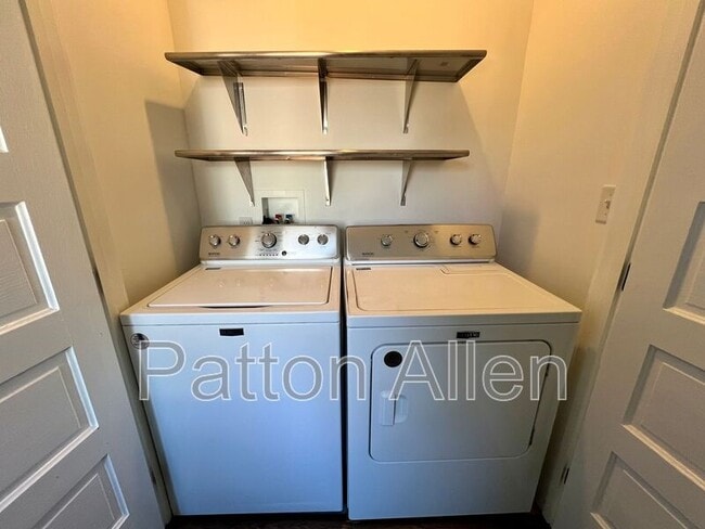 Building Photo - 125 Burton St