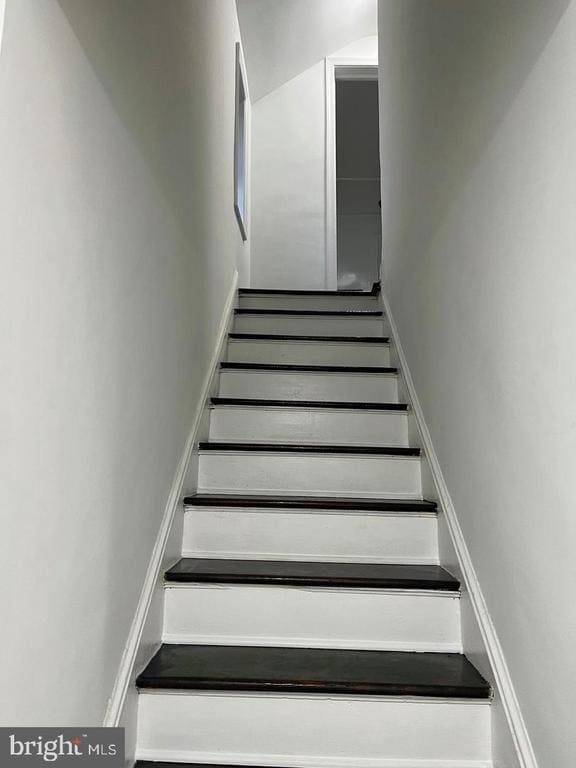 Building Photo - 1077 S Edison St