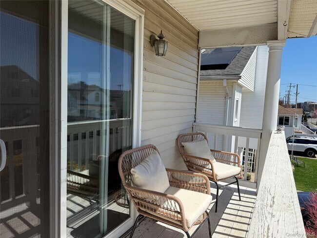 Building Photo - 227 W Pine St